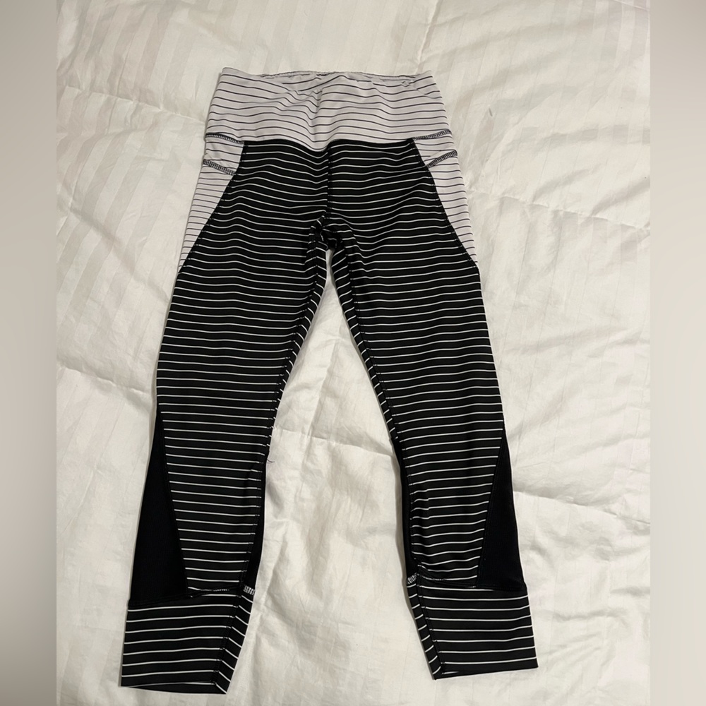 Black and White Stripped Workout Legging